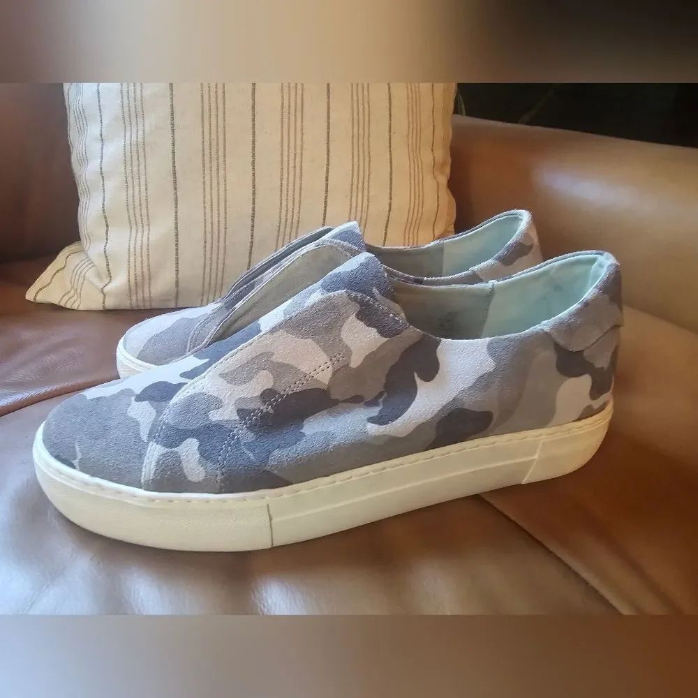 J/Slides Gray Camo Print Slip-on Shoes Size 9.5, Great Condition